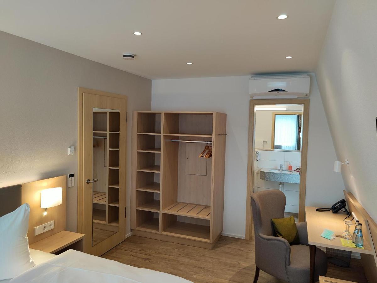 Hotel-Restaurant Und Gaestehaus Loewen Süßen Екстериор снимка