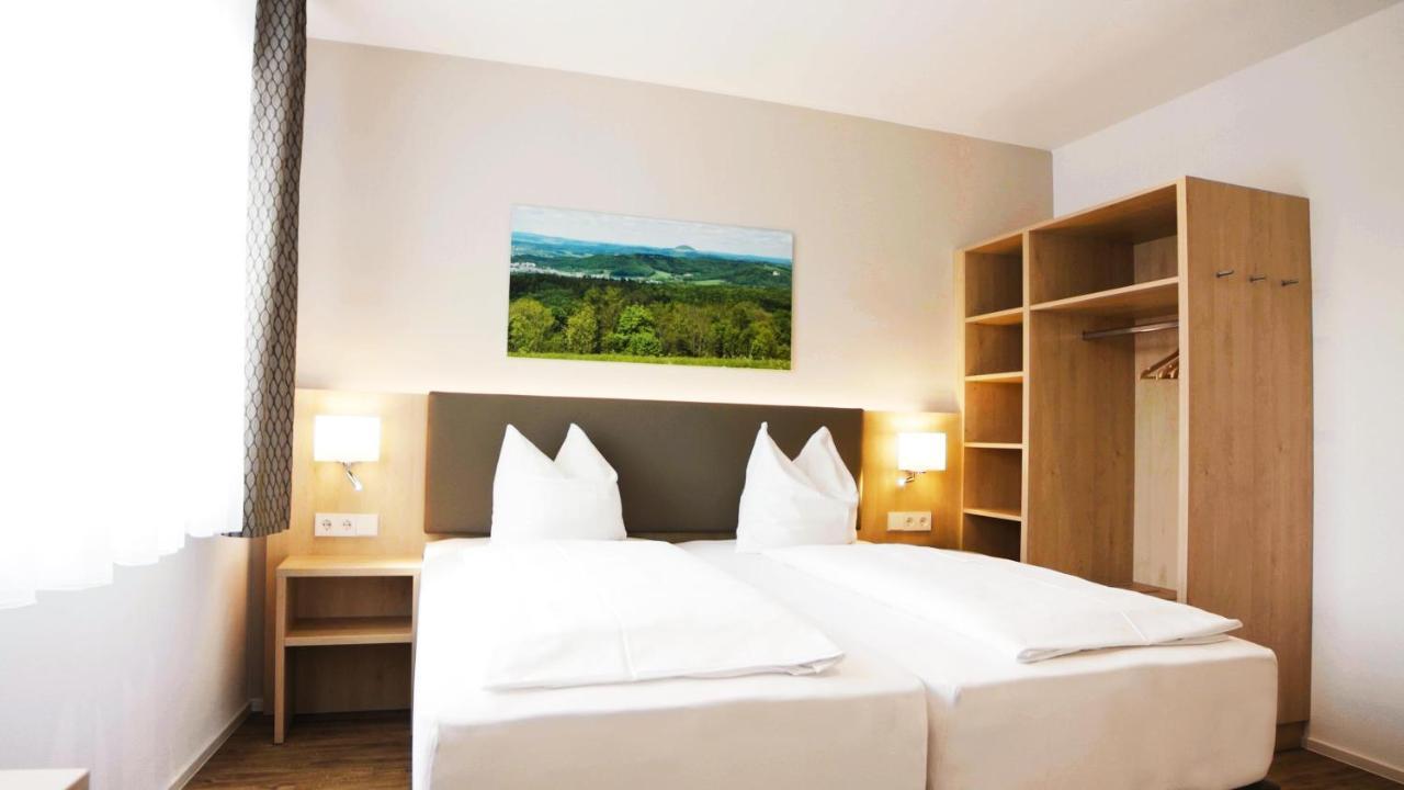 Hotel-Restaurant Und Gaestehaus Loewen Süßen Екстериор снимка