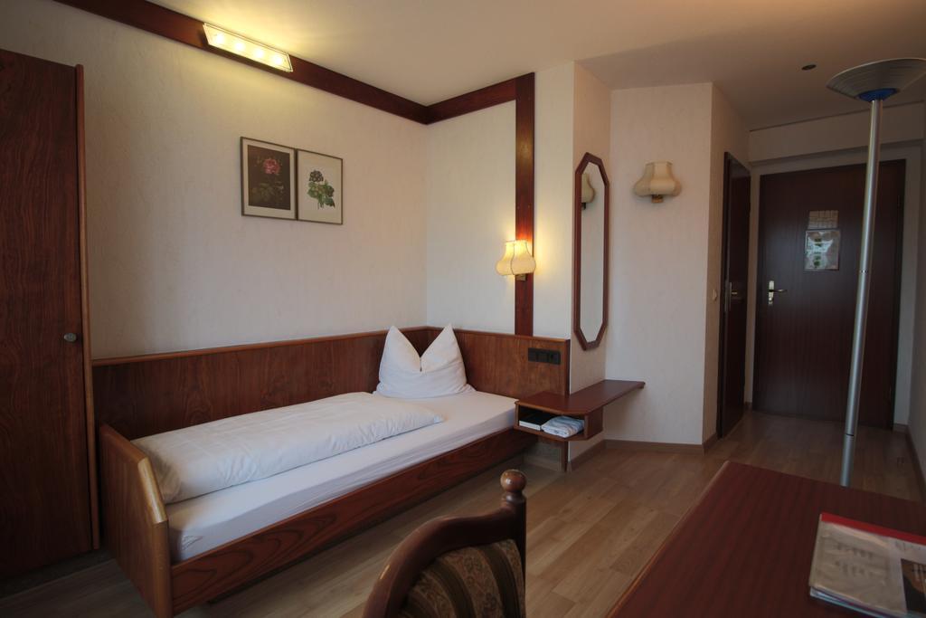 Hotel-Restaurant Und Gaestehaus Loewen Süßen Екстериор снимка