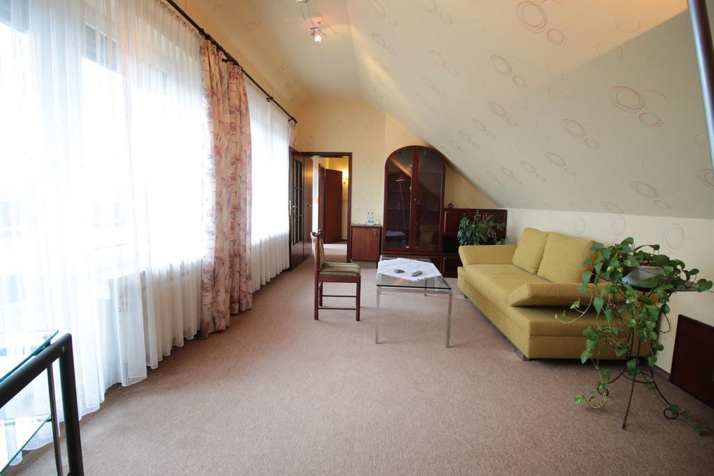 Hotel-Restaurant Und Gaestehaus Loewen Süßen Екстериор снимка
