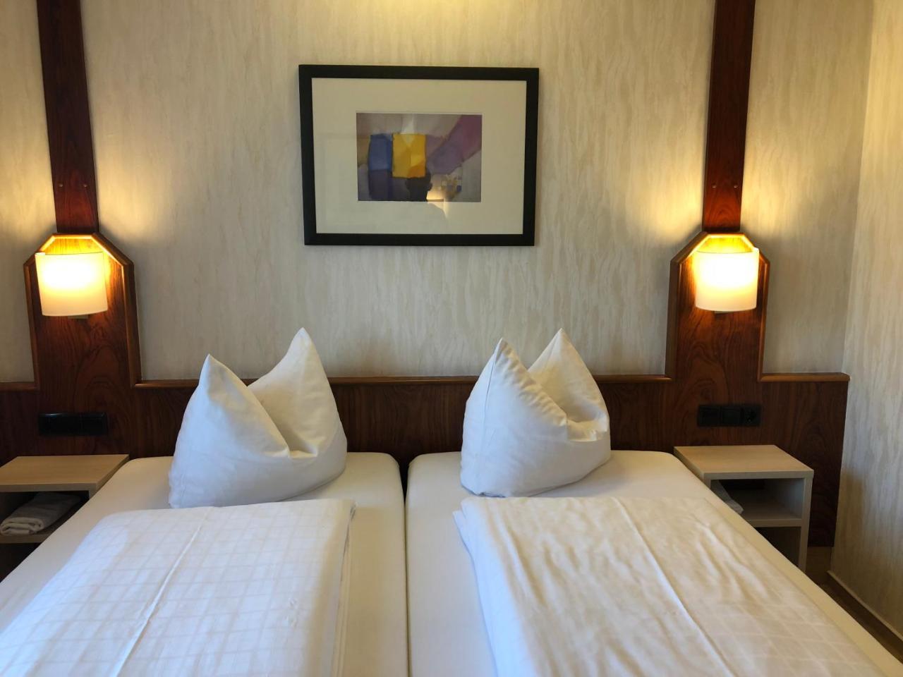 Hotel-Restaurant Und Gaestehaus Loewen Süßen Екстериор снимка
