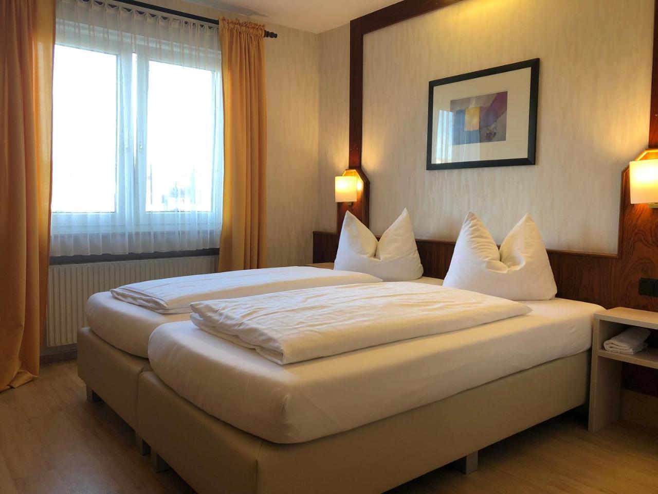Hotel-Restaurant Und Gaestehaus Loewen Süßen Екстериор снимка