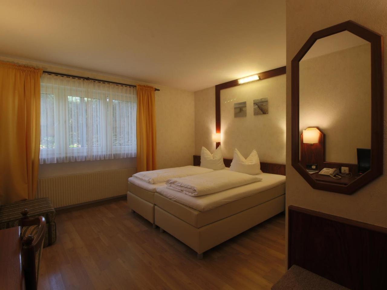 Hotel-Restaurant Und Gaestehaus Loewen Süßen Екстериор снимка