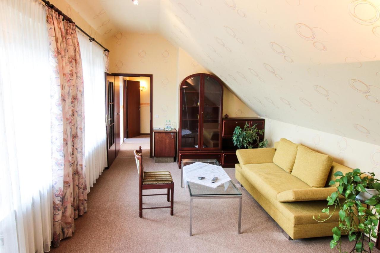 Hotel-Restaurant Und Gaestehaus Loewen Süßen Екстериор снимка