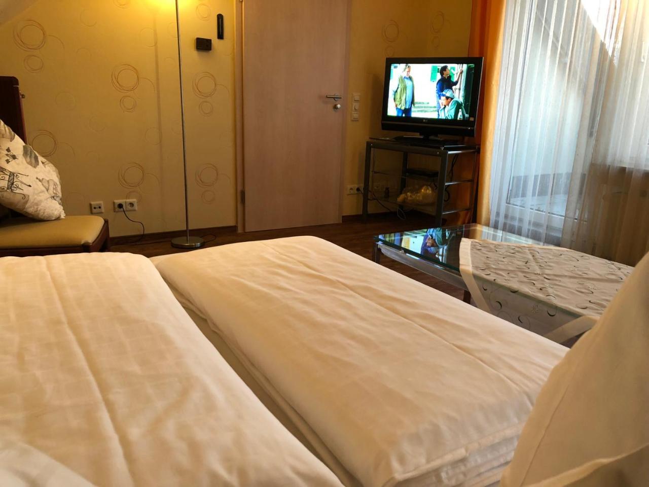 Hotel-Restaurant Und Gaestehaus Loewen Süßen Екстериор снимка