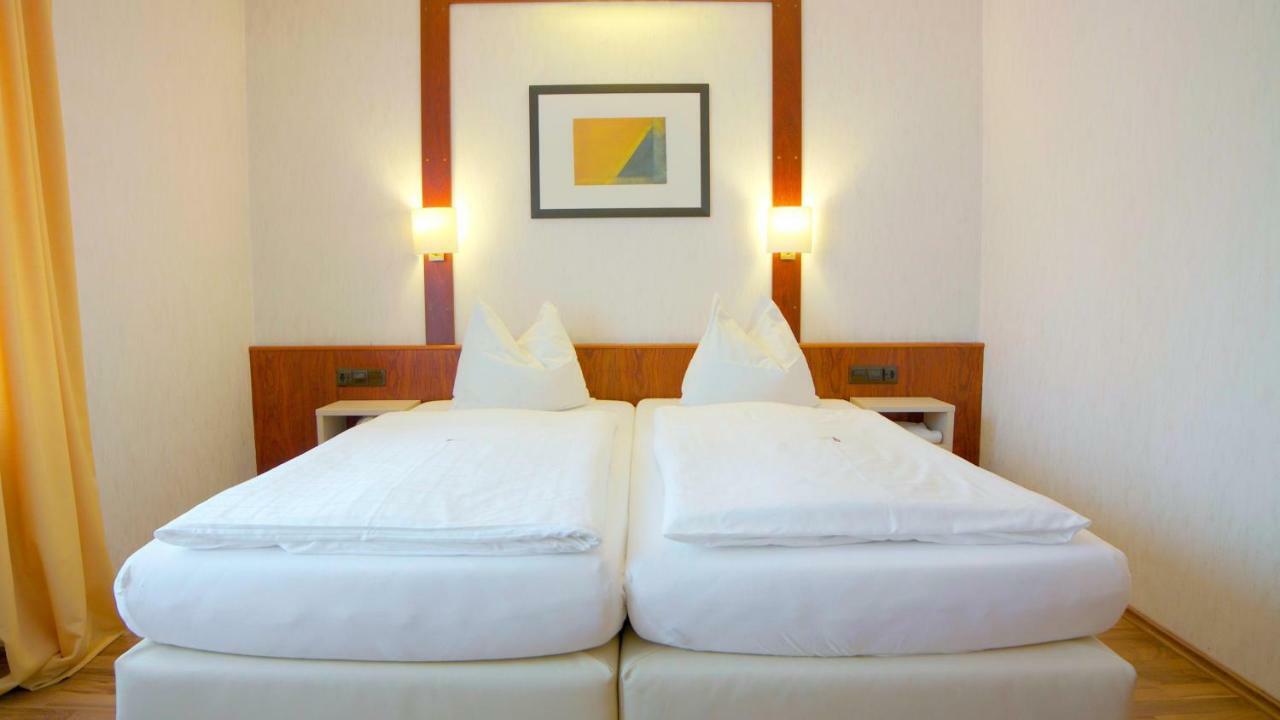 Hotel-Restaurant Und Gaestehaus Loewen Süßen Екстериор снимка